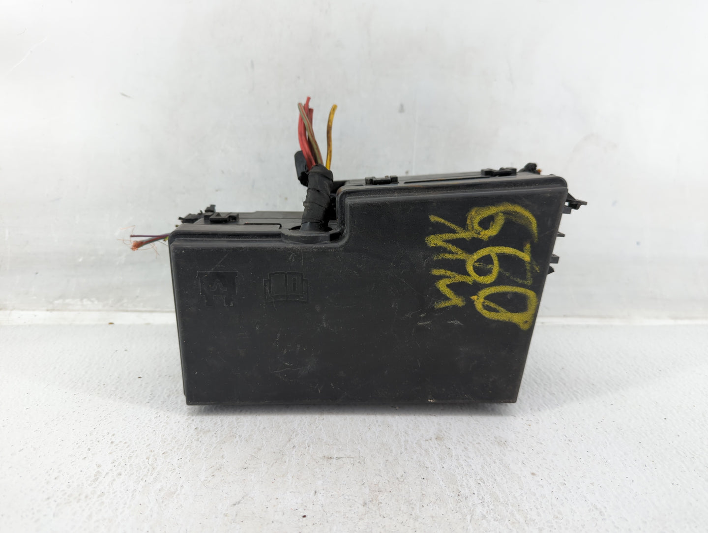 2017-2018 Ford Focus Fusebox Fuse Box Panel Relay Module P/N:E02345500 AV6T-14A142-AB Fits Fits 2017 2018 OEM Used Auto Part