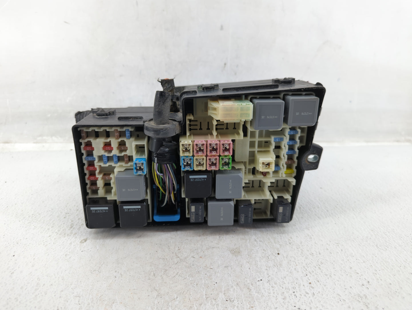 2017-2018 Ford Focus Fusebox Fuse Box Panel Relay Module P/N:E02345500 AV6T-14A142-AB Fits Fits 2017 2018 OEM Used Auto Part