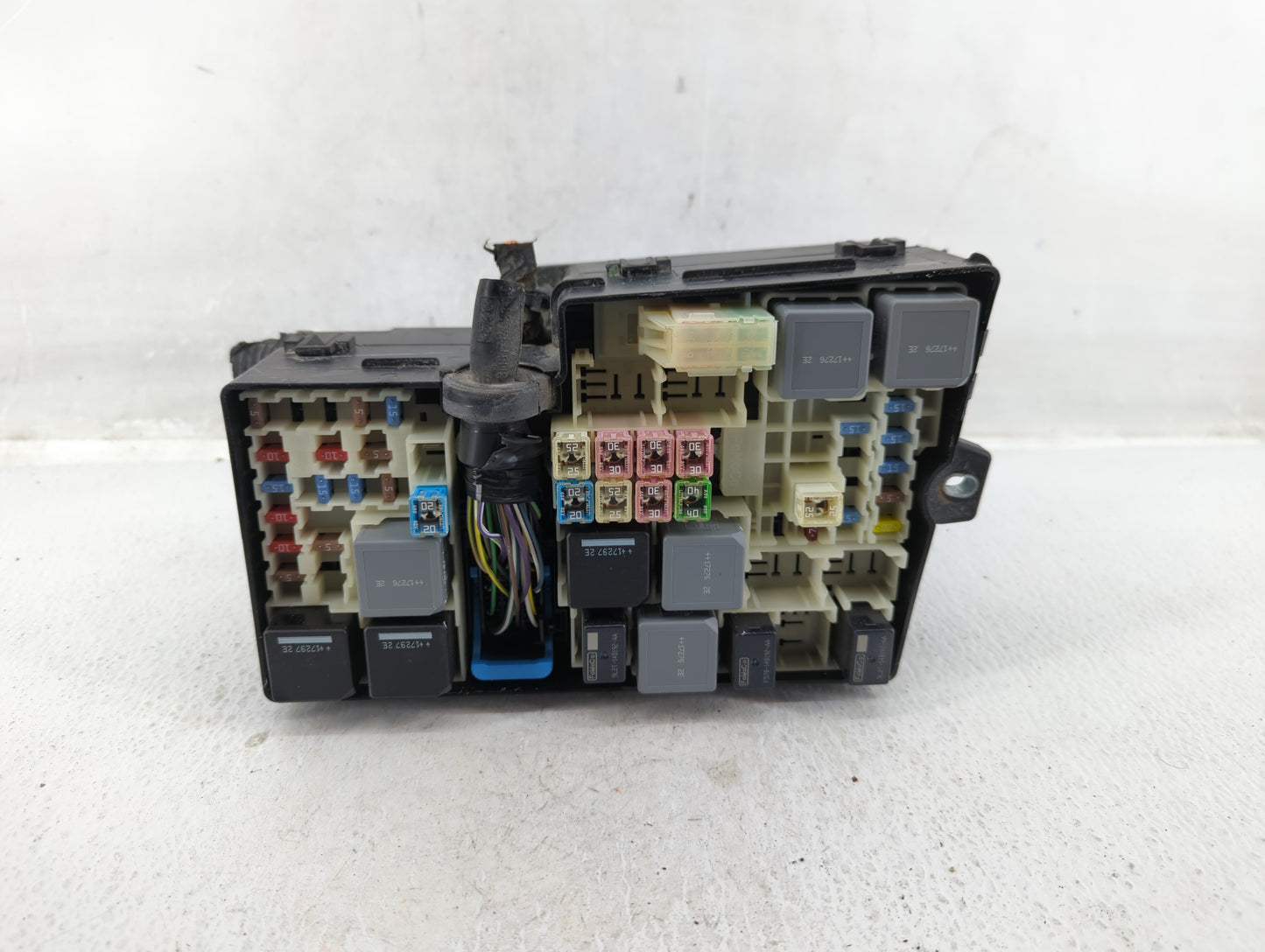 2017-2018 Ford Focus Fusebox Fuse Box Panel Relay Module P/N:E02345500 AV6T-14A142-AB Fits Fits 2017 2018 OEM Used Auto Part