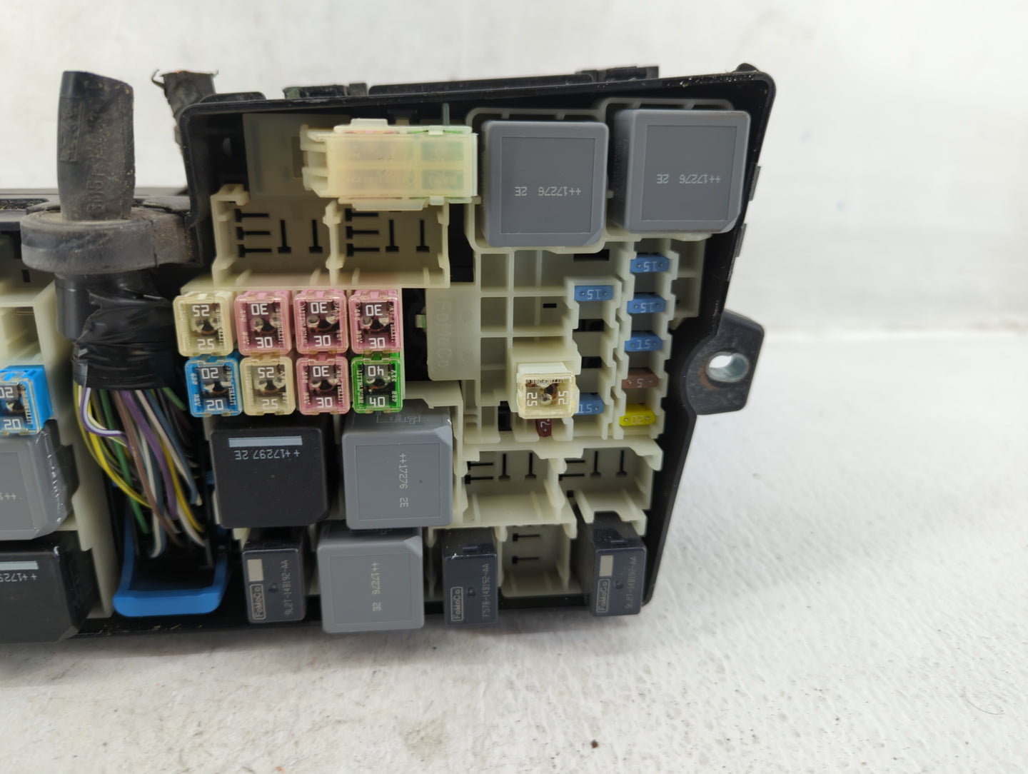 2017-2018 Ford Focus Fusebox Fuse Box Panel Relay Module P/N:E02345500 AV6T-14A142-AB Fits Fits 2017 2018 OEM Used Auto Part