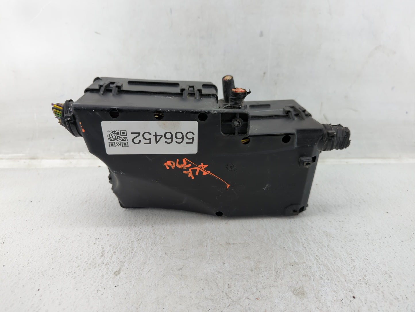 2017-2018 Ford Focus Fusebox Fuse Box Panel Relay Module P/N:E02345500 AV6T-14A142-AB Fits Fits 2017 2018 OEM Used Auto Part