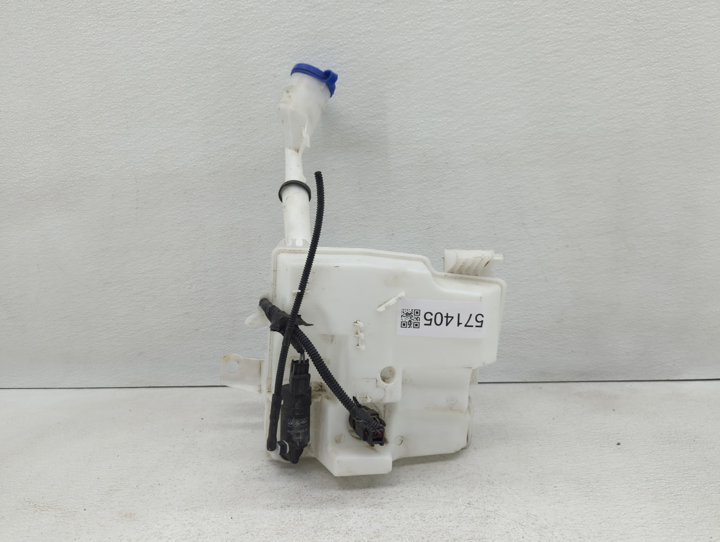 2012-2018 Ford Focus Windshield Washer Fluid Reservoir Bottle Oem - Oemusedautoparts1.com