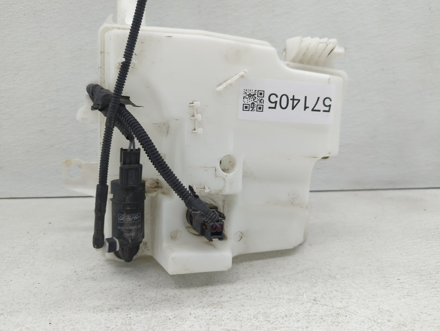 2012-2018 Ford Focus Windshield Washer Fluid Reservoir Bottle Oem - Oemusedautoparts1.com