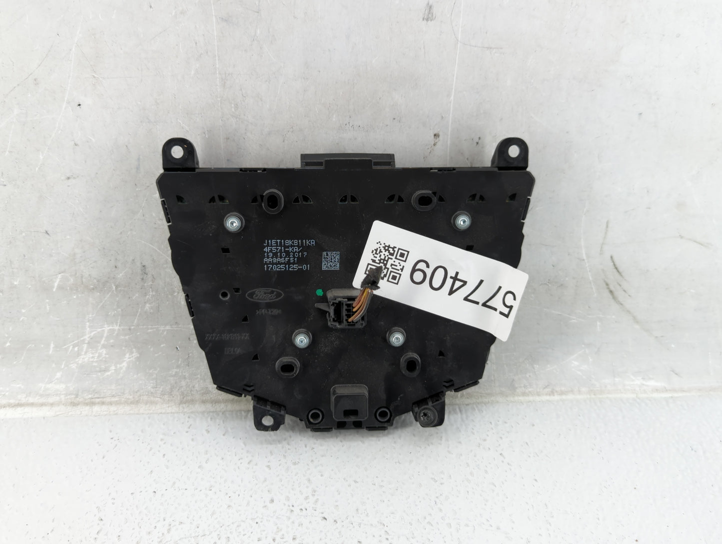 2015-2018 Ford Focus Am Fm Cd Player Radio Receiver - Oemusedautoparts1.com