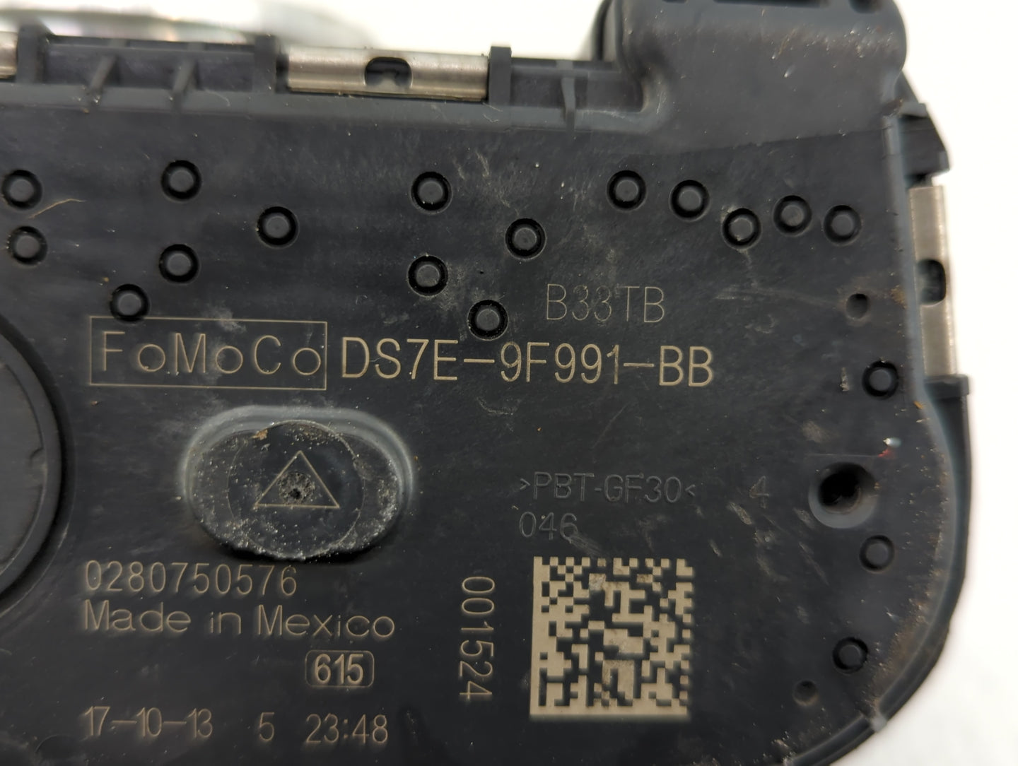 2014-2018 Ford Focus Throttle Body P/N:DS7E-9F991-BB Fits Fits 2014 2015 2016 2017 2018 2019 2020 2021 2022 OEM Used Auto Pa