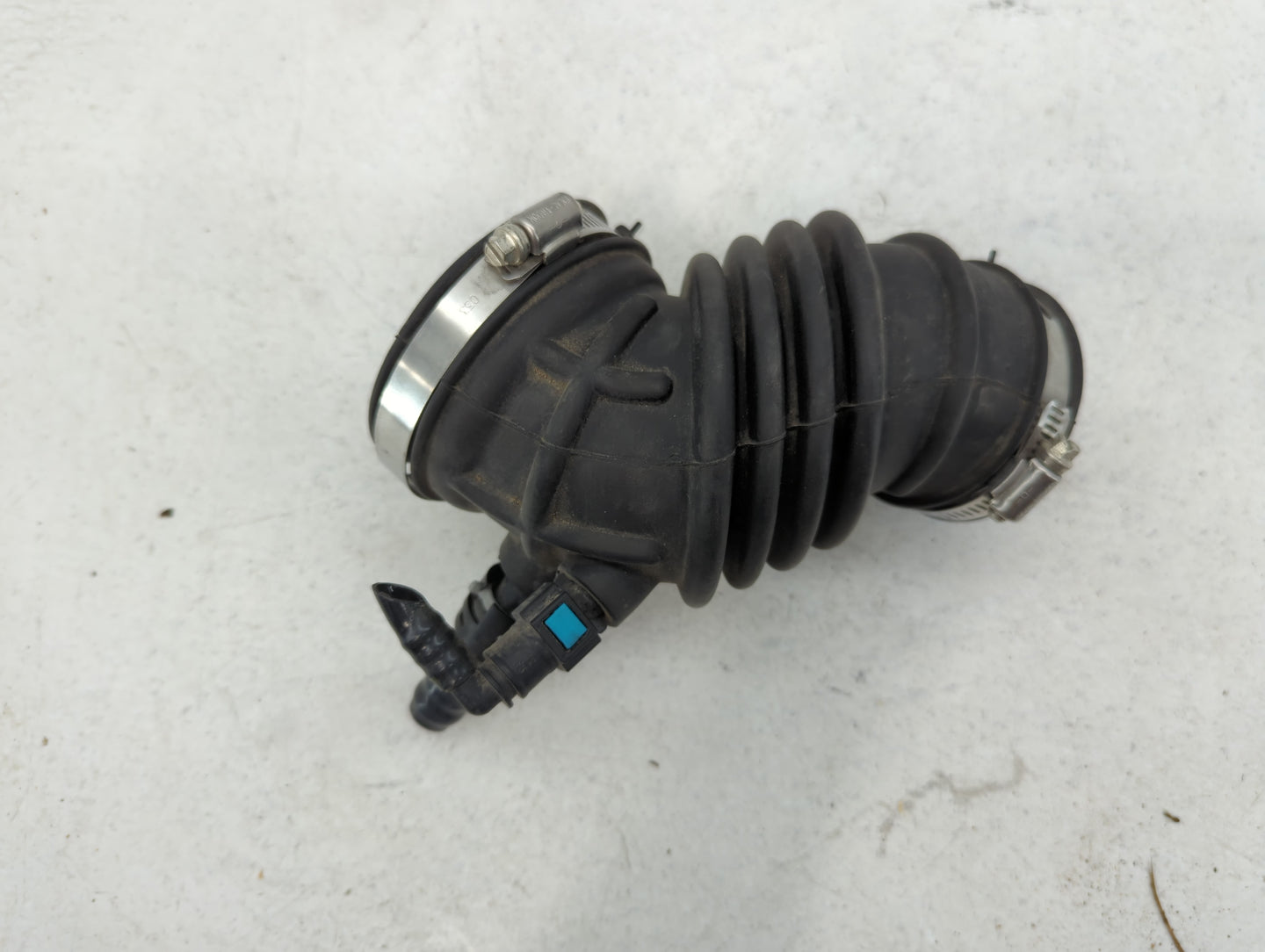 2018 Ford Focus Air Cleaner Intake Duct Hose Tube - Oemusedautoparts1.com