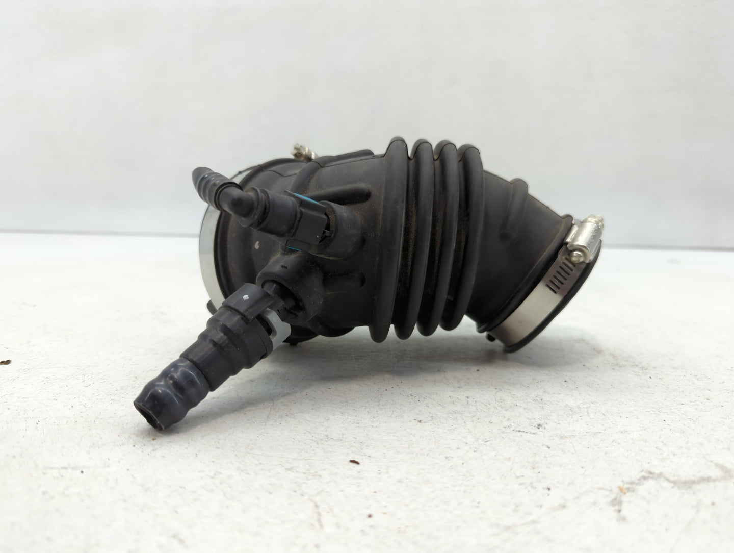 2018 Ford Focus Air Cleaner Intake Duct Hose Tube - Oemusedautoparts1.com