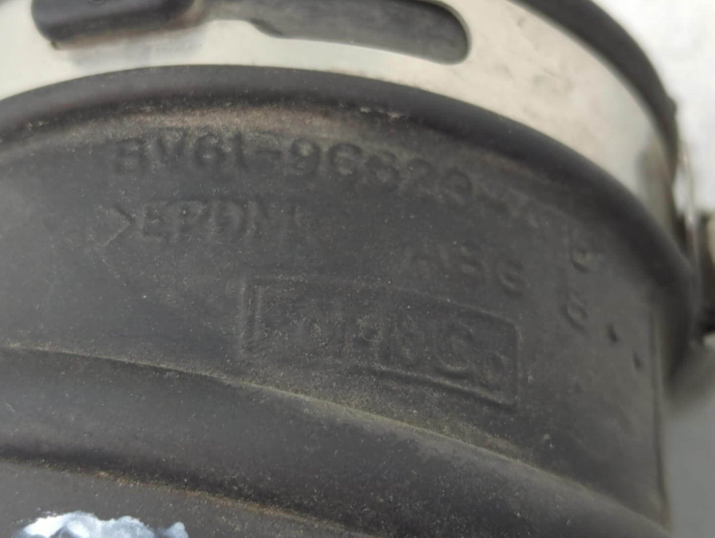 2018 Ford Focus Air Cleaner Intake Duct Hose Tube - Oemusedautoparts1.com