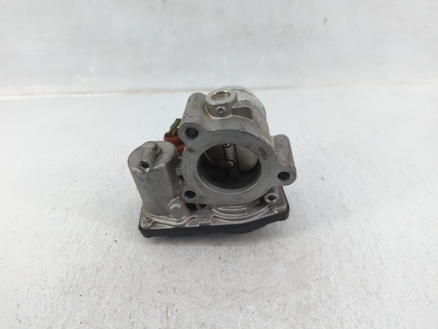 2015-2018 Ford Focus Throttle Body P/N:CM5G-9F991-GA B17 249 1858 Fits Fits 2014 2015 2016 2017 2018 OEM Used Auto Parts - O