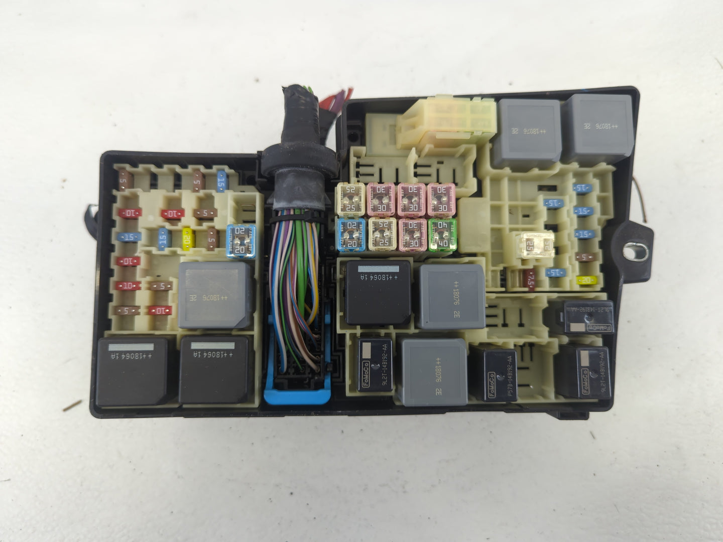 2017-2018 Ford Focus Fusebox Fuse Box Panel Relay Module P/N:AV6T-14A067-AD Fits Fits 2017 2018 OEM Used Auto Parts - Oemuse