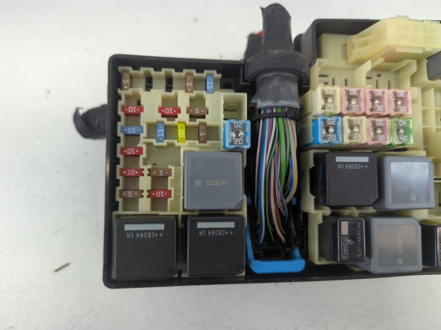 2017-2018 Ford Focus Fusebox Fuse Box Panel Relay Module P/N:AV6T-14A067-AD Fits Fits 2017 2018 OEM Used Auto Parts - Oemuse