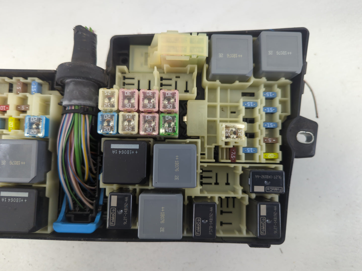 2017-2018 Ford Focus Fusebox Fuse Box Panel Relay Module P/N:AV6T-14A067-AD Fits Fits 2017 2018 OEM Used Auto Parts - Oemuse