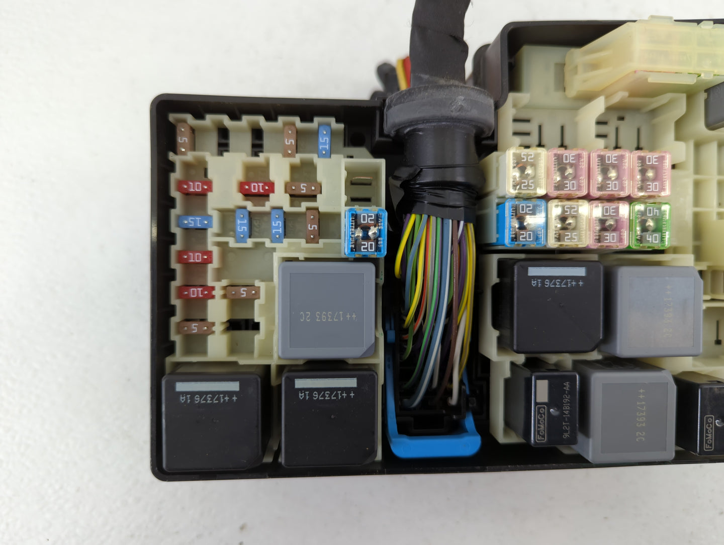 2017-2018 Ford Focus Fusebox Fuse Box Panel Relay Module P/N:E02345500 AV6T-14A067-AD Fits Fits 2017 2018 OEM Used Auto Part