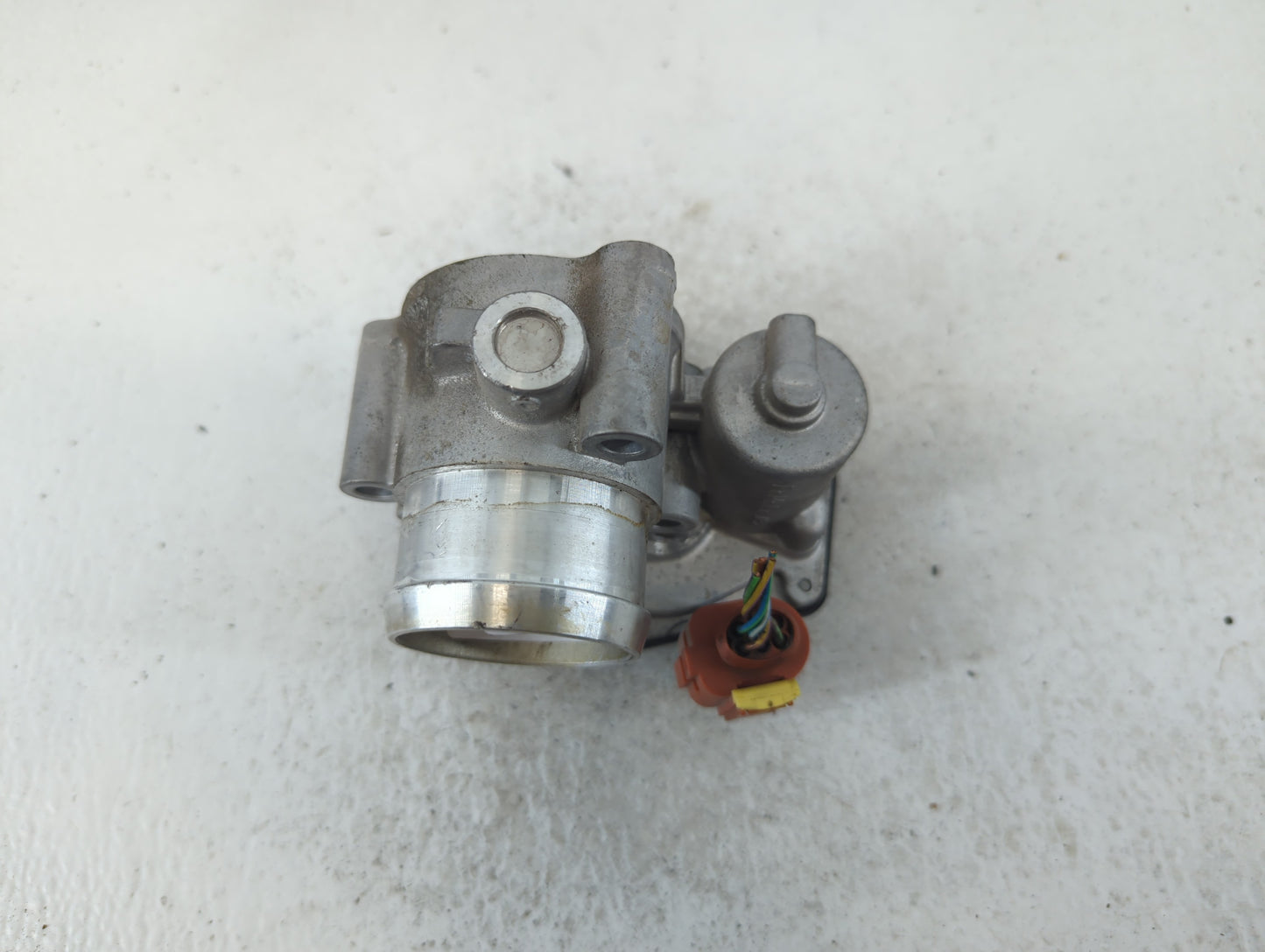 2015-2018 Ford Focus Throttle Body P/N:18 031 0677 Fits Fits 2014 2015 2016 2017 2018 OEM Used Auto Parts - Oemusedautoparts