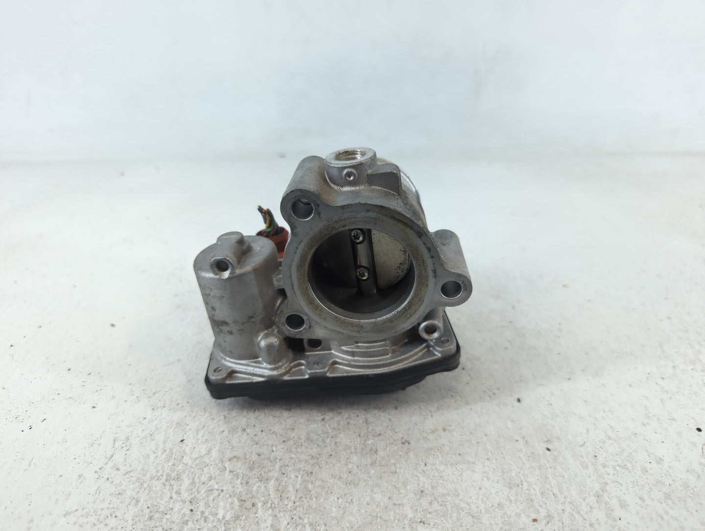 2015-2018 Ford Focus Throttle Body P/N:18 031 0677 Fits Fits 2014 2015 2016 2017 2018 OEM Used Auto Parts - Oemusedautoparts