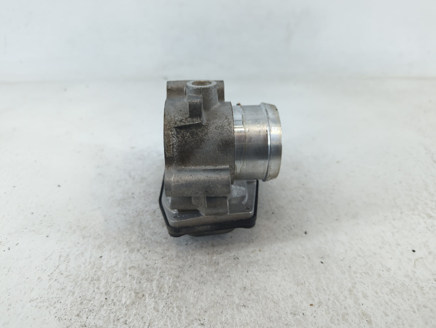 2015-2018 Ford Focus Throttle Body P/N:18 031 0677 Fits Fits 2014 2015 2016 2017 2018 OEM Used Auto Parts - Oemusedautoparts