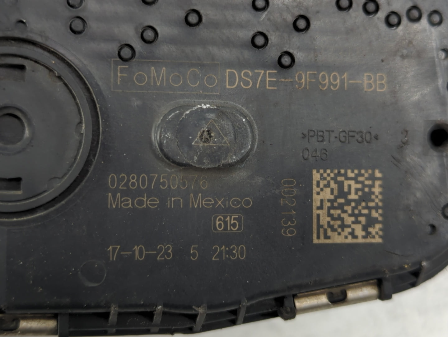 2014-2018 Ford Focus Throttle Body P/N:DS7E-9F991-BB Fits Fits 2014 2015 2016 2017 2018 2019 2020 2021 2022 OEM Used Auto Pa