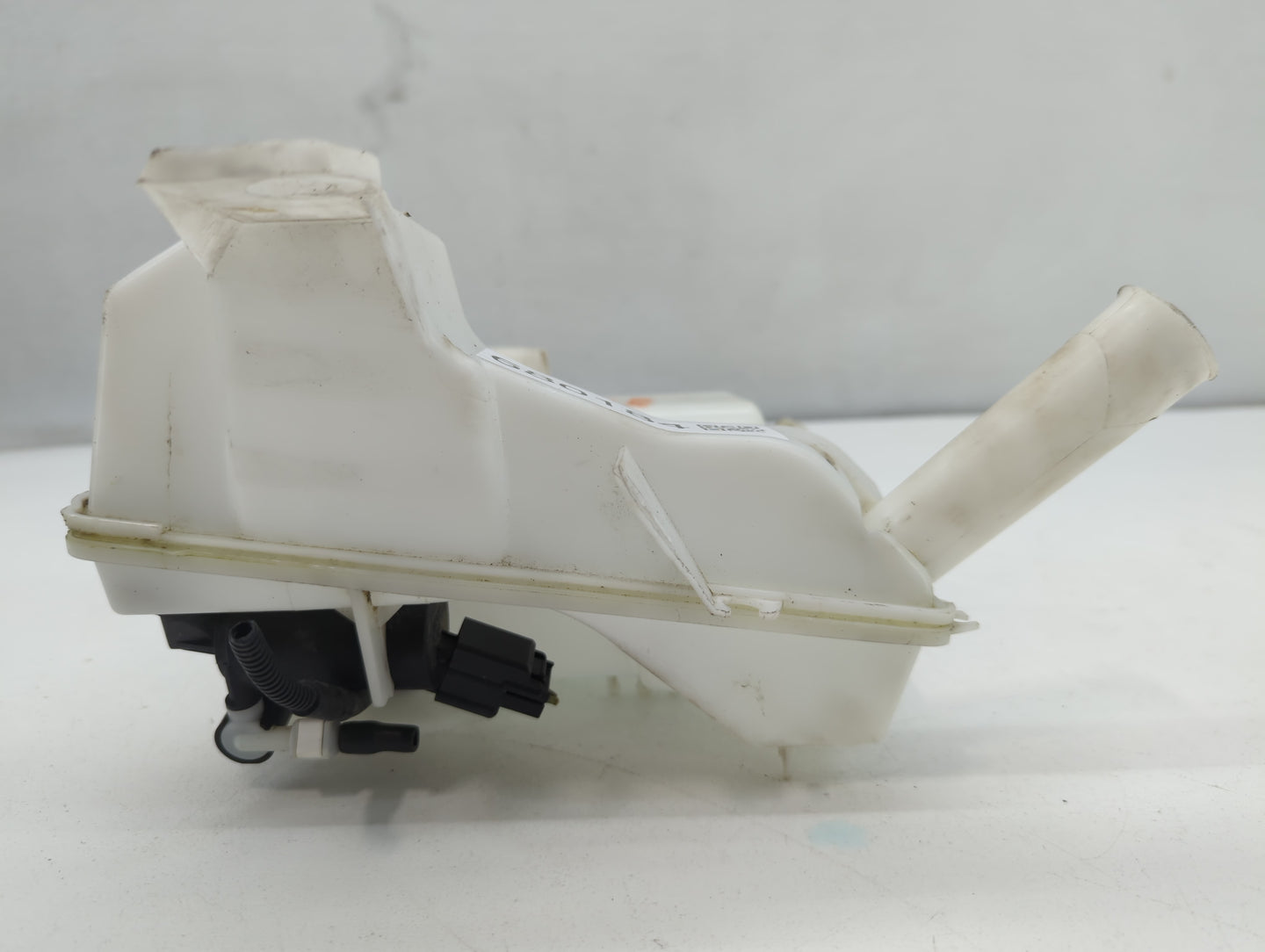 2012-2018 Ford Focus Windshield Washer Fluid Reservoir Bottle Oem - Oemusedautoparts1.com