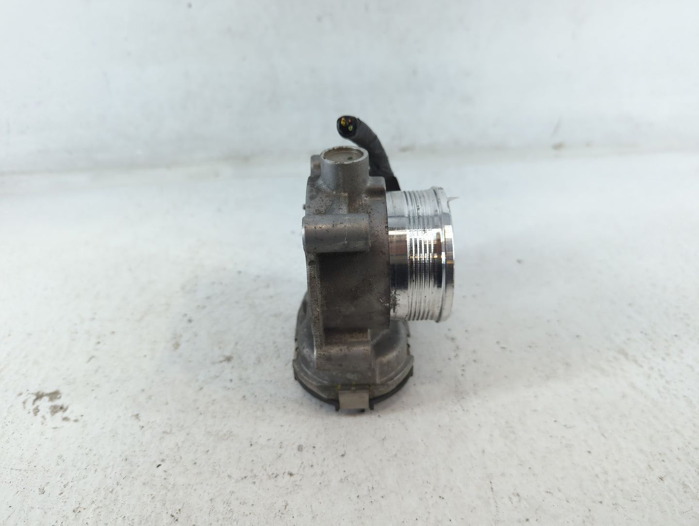 2014-2018 Ford Focus Throttle Body P/N:DS7E-9F991-BB Fits Fits 2014 2015 2016 2017 2018 2019 2020 2021 2022 OEM Used Auto Pa