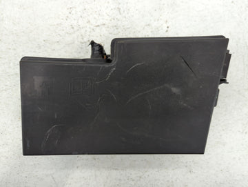2017-2018 Ford Focus Fusebox Fuse Box Panel Relay Module P/N:E00027328 AV6T-14A142-AB Fits Fits 2017 2018 OEM Used Auto Part