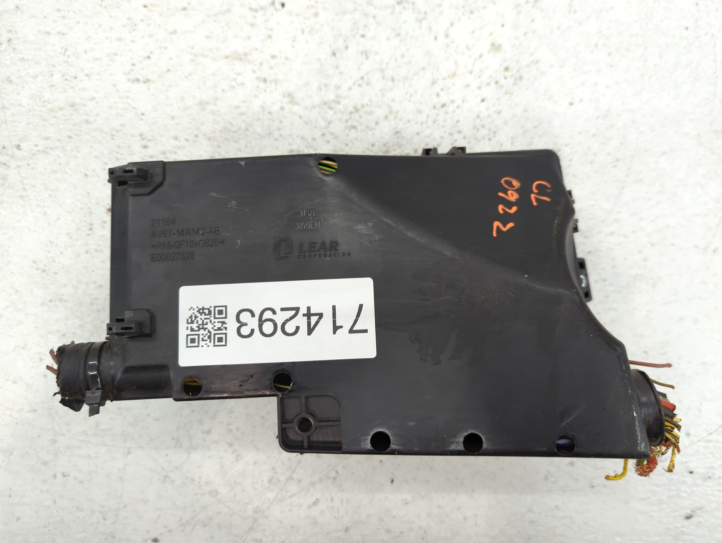 2017-2018 Ford Focus Fusebox Fuse Box Panel Relay Module P/N:E00027328 AV6T-14A142-AB Fits Fits 2017 2018 OEM Used Auto Part