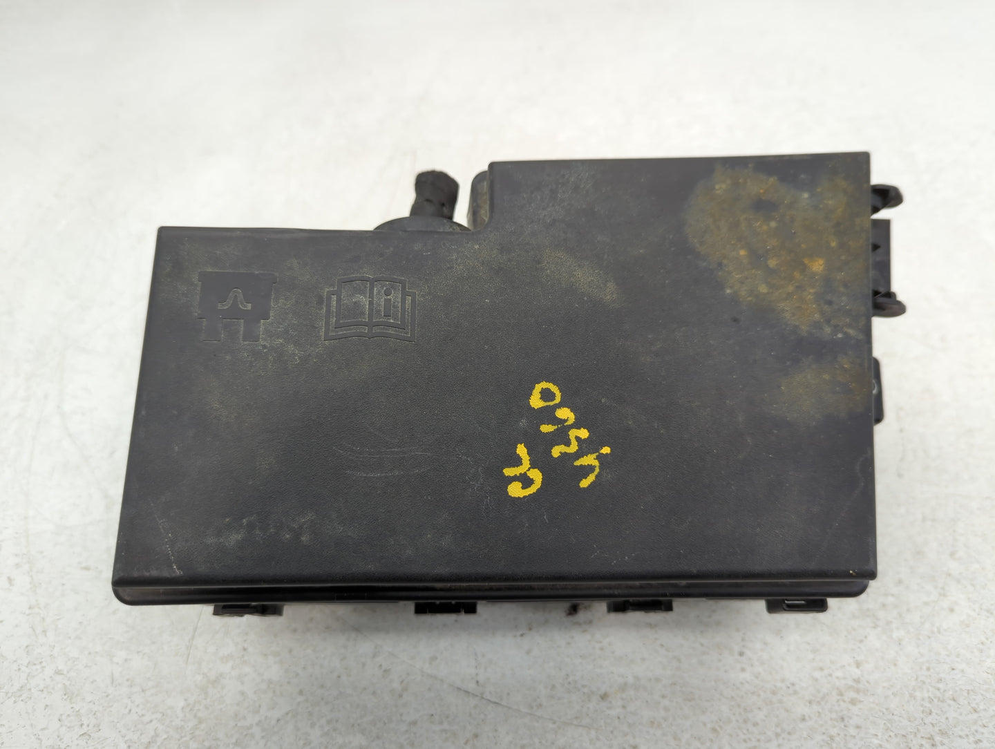 2017-2018 Ford Focus Fusebox Fuse Box Panel Relay Module P/N:E02345500 AV6T-14A067-AD Fits Fits 2017 2018 OEM Used Auto Part