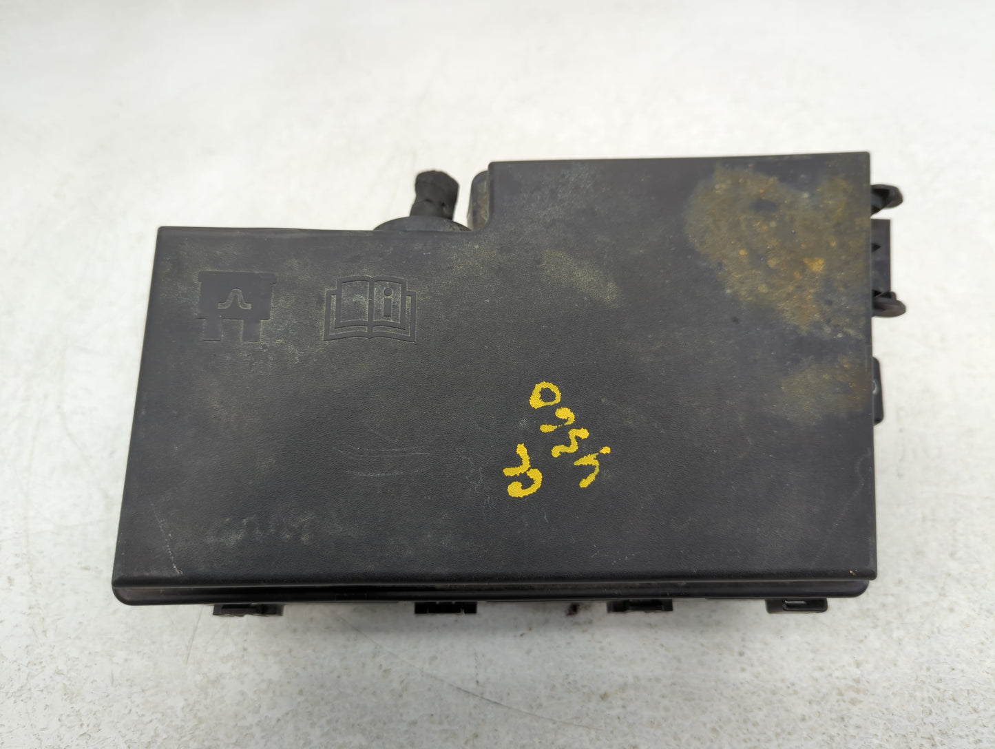 2017-2018 Ford Focus Fusebox Fuse Box Panel Relay Module P/N:E02345500 AV6T-14A067-AD Fits Fits 2017 2018 OEM Used Auto Part