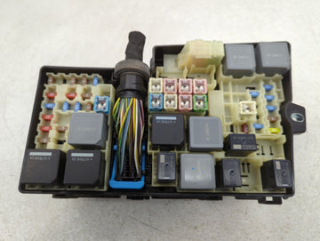 2017-2018 Ford Focus Fusebox Fuse Box Panel Relay Module P/N:E02345500 AV6T-14A067-AD Fits Fits 2017 2018 OEM Used Auto Parts