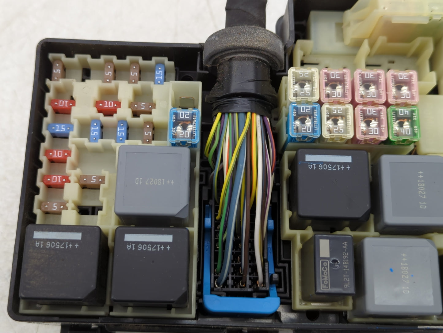 2017-2018 Ford Focus Fusebox Fuse Box Panel Relay Module P/N:E02345500 AV6T-14A067-AD Fits Fits 2017 2018 OEM Used Auto Part