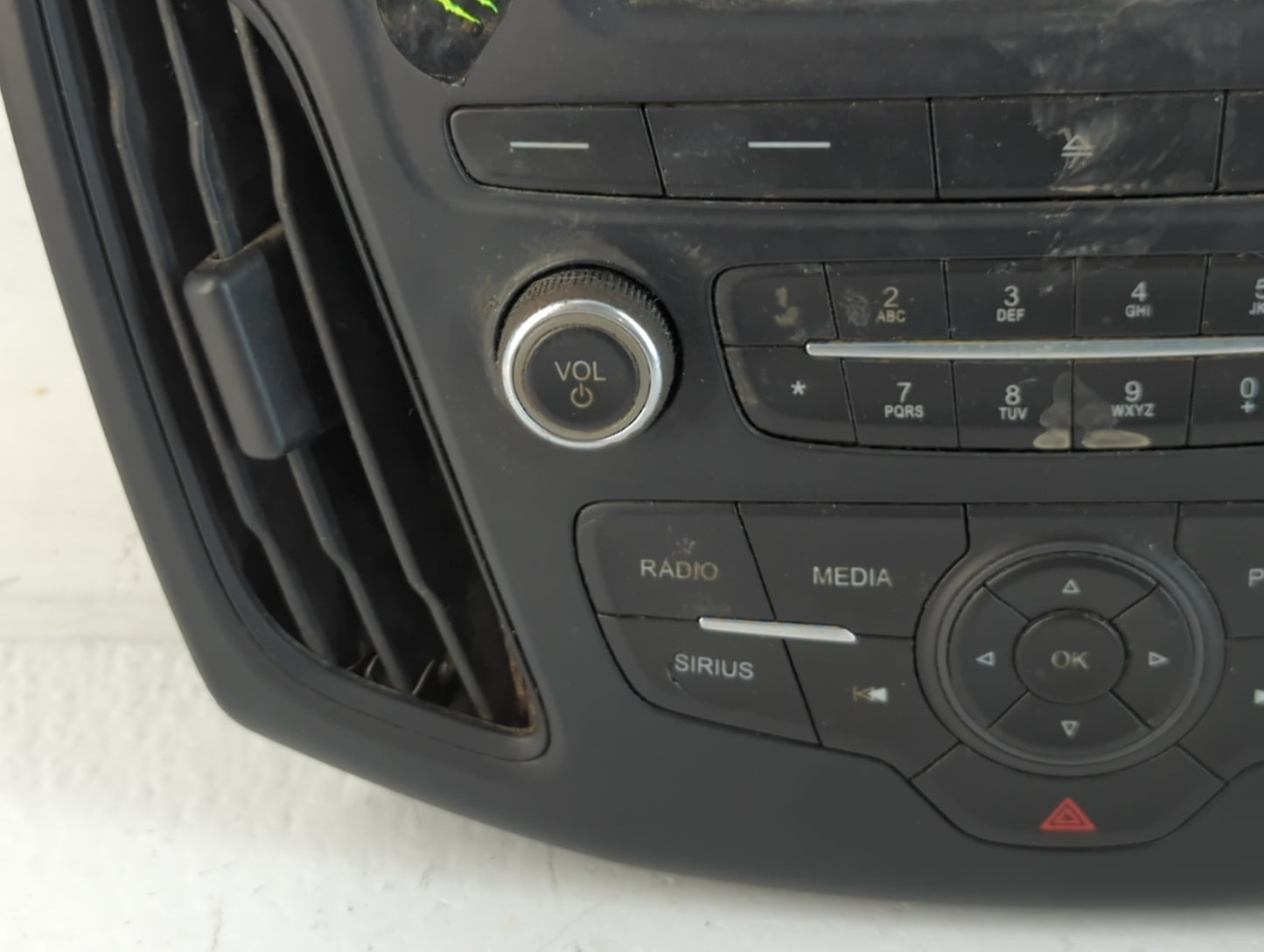2015-2018 Ford Focus Am Fm Cd Player Radio Receiver - Oemusedautoparts1.com