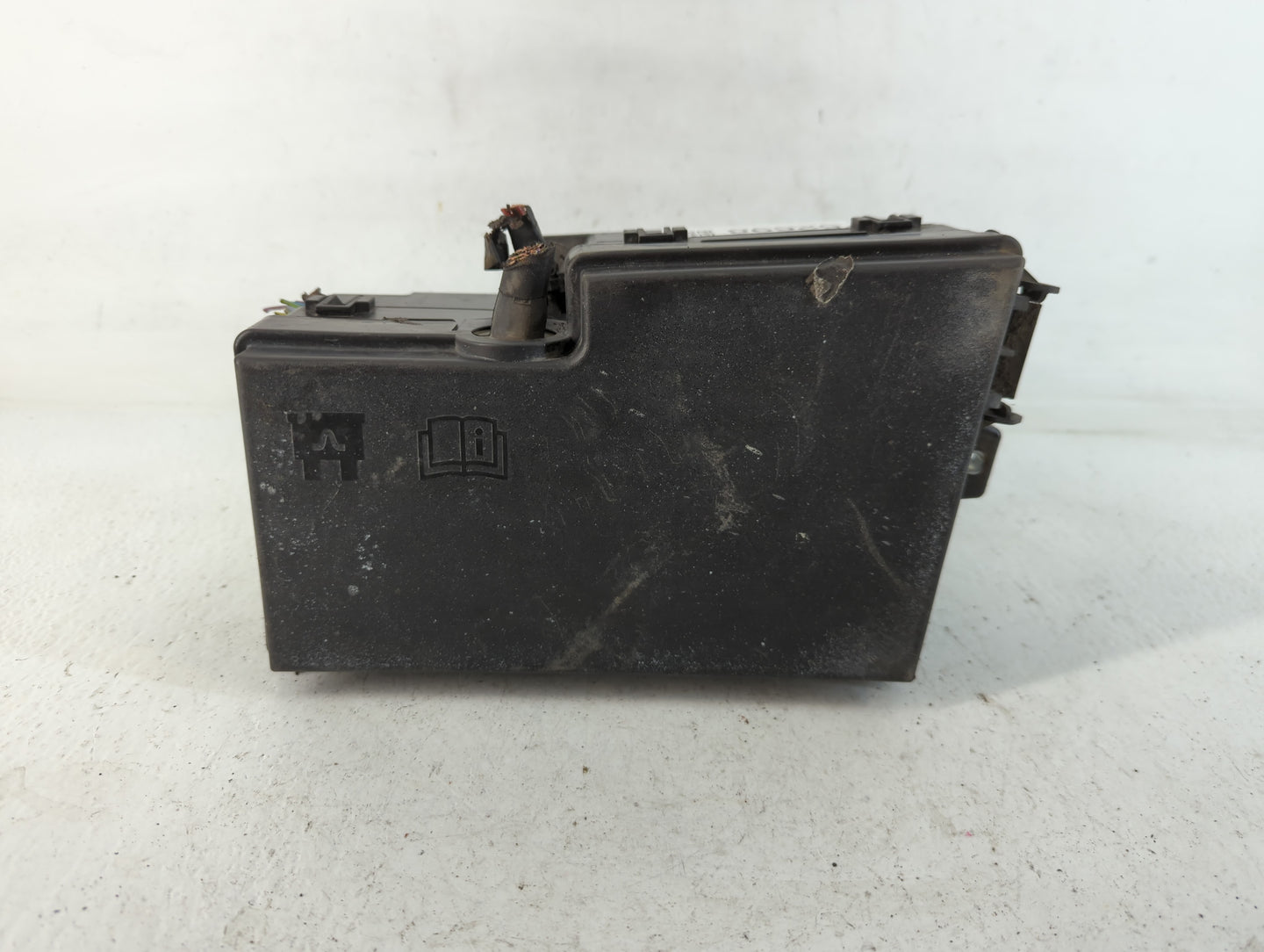2017-2018 Ford Focus Fusebox Fuse Box Panel Relay Module P/N:E02345500 AV6T-14A067-AD Fits Fits 2017 2018 OEM Used Auto Part