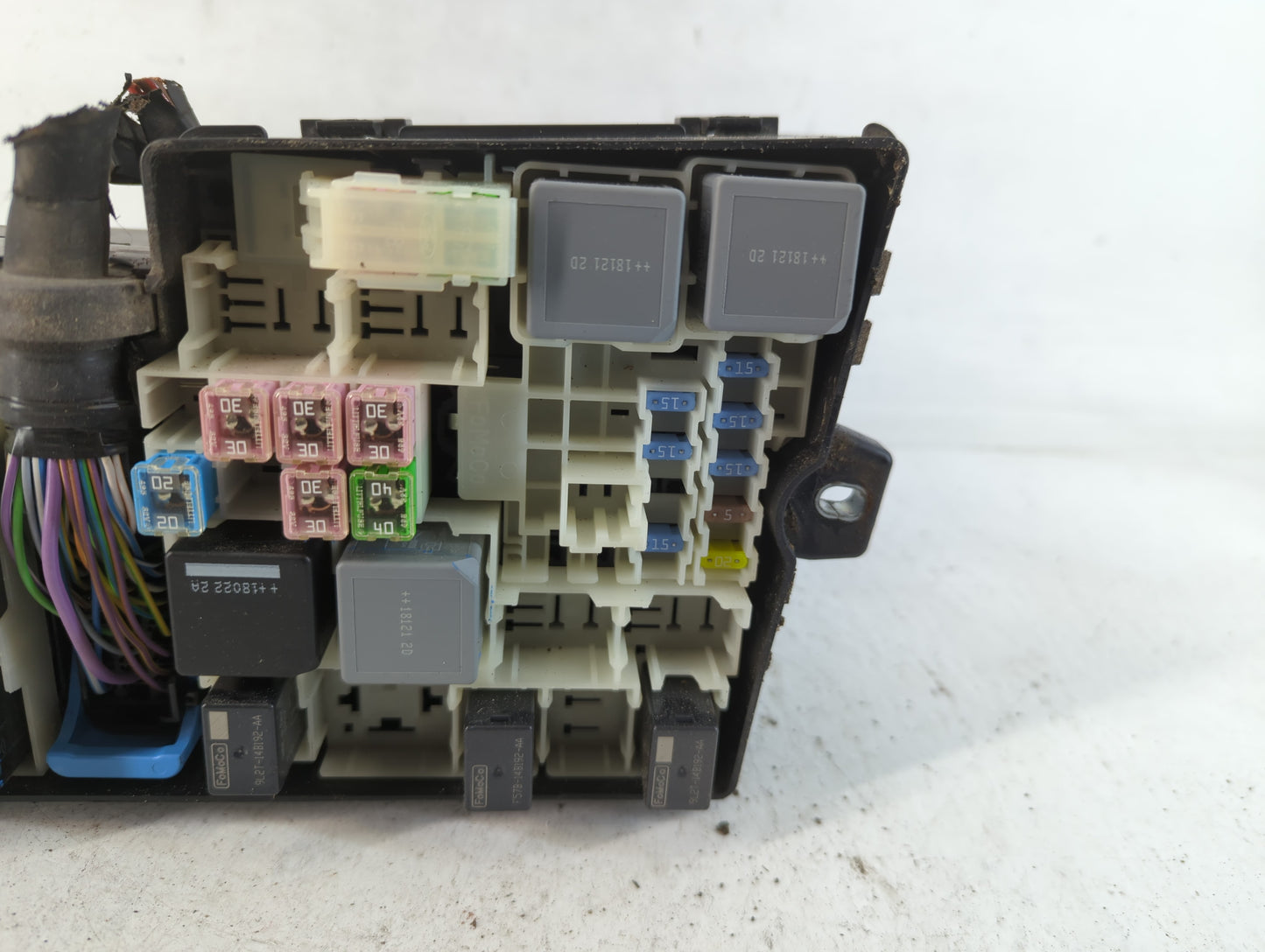 2017-2018 Ford Focus Fusebox Fuse Box Panel Relay Module P/N:E02345500 AV6T-14A067-AD Fits Fits 2017 2018 OEM Used Auto Part