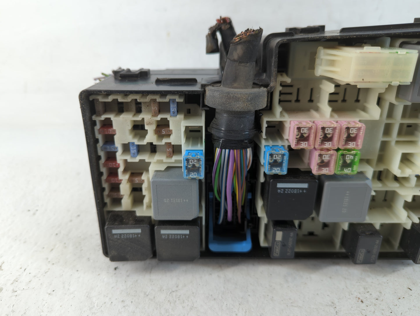 2017-2018 Ford Focus Fusebox Fuse Box Panel Relay Module P/N:E02345500 AV6T-14A067-AD Fits Fits 2017 2018 OEM Used Auto Part
