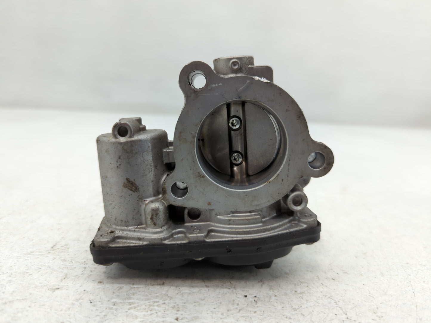 2015-2018 Ford Focus Throttle Body P/N:50989011 Fits Fits 2014 2015 2016 2017 2018 OEM Used Auto Parts - Oemusedautoparts1.c
