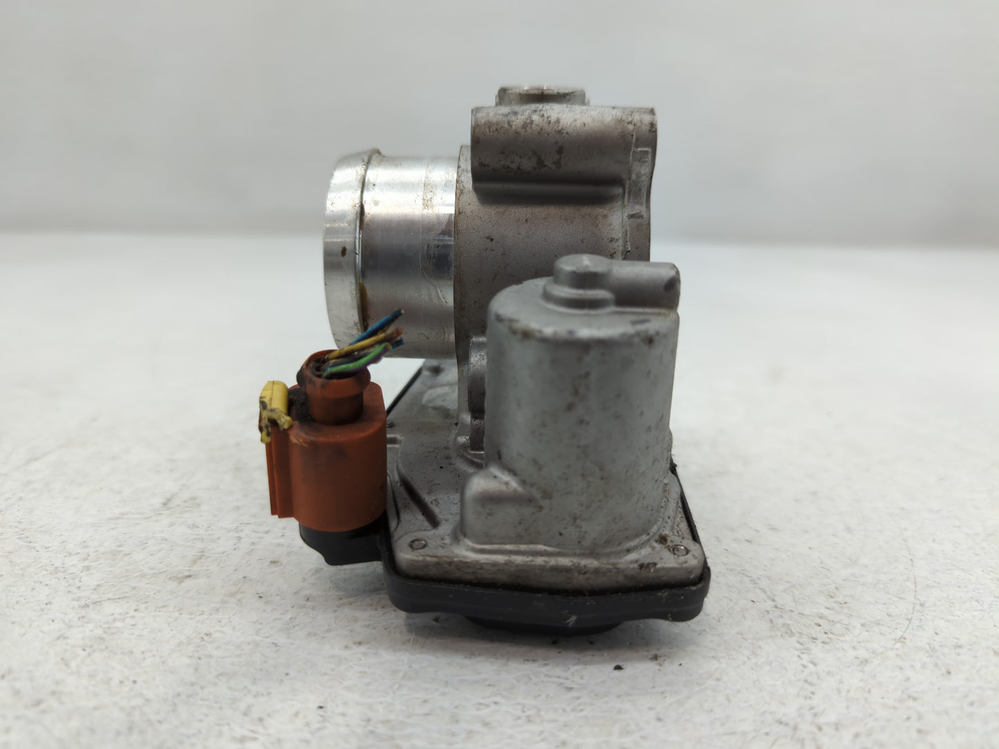 2015-2018 Ford Focus Throttle Body P/N:50989011 Fits Fits 2014 2015 2016 2017 2018 OEM Used Auto Parts - Oemusedautoparts1.c