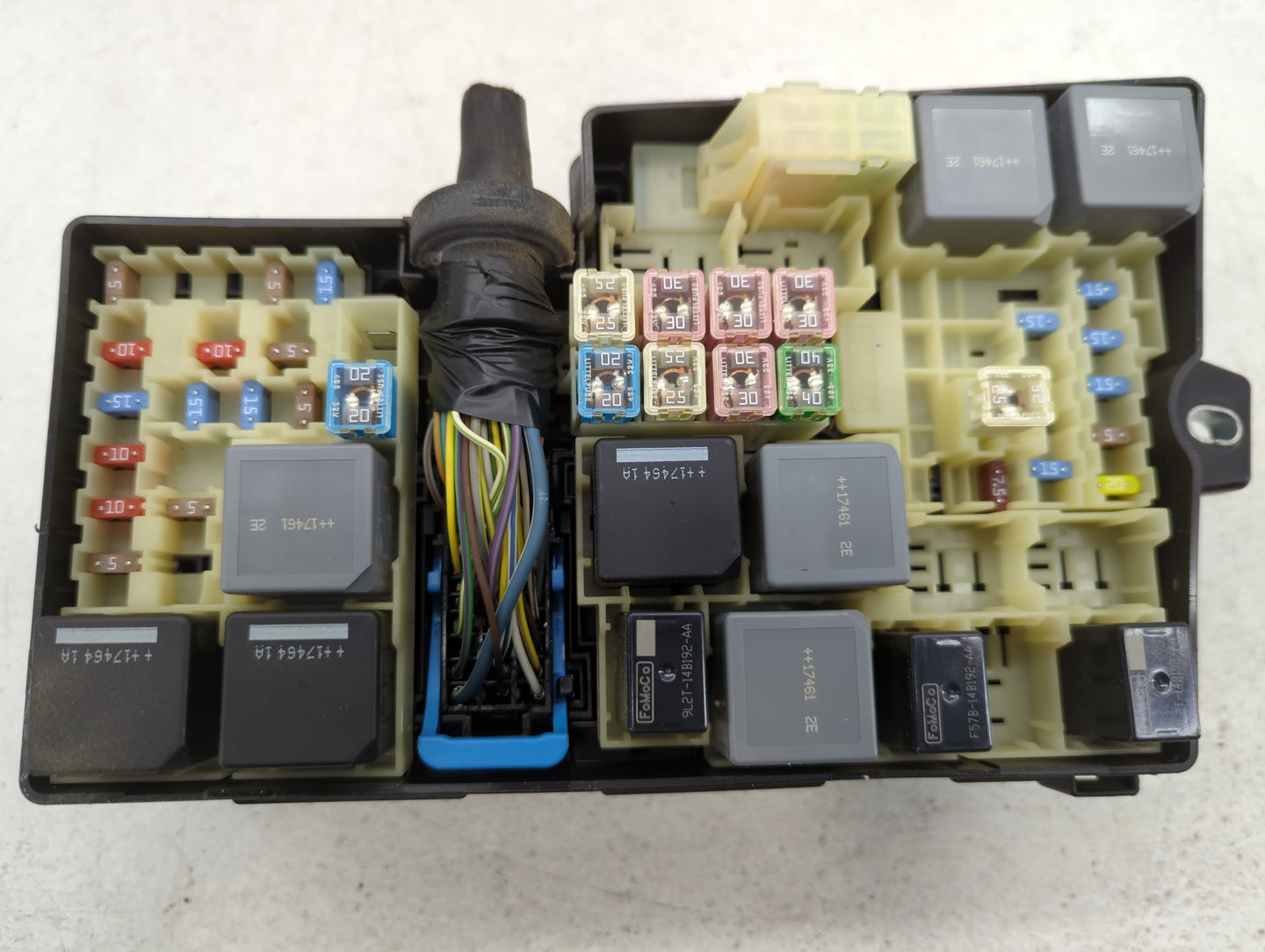 2017-2018 Ford Focus Fusebox Fuse Box Panel Relay Module P/N:E02345500 AV6T-14A067-AD Fits Fits 2017 2018 OEM Used Auto Part