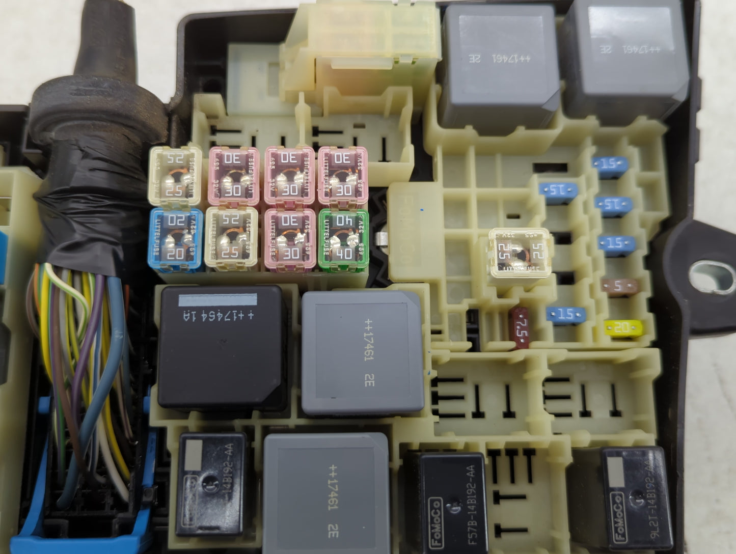 2017-2018 Ford Focus Fusebox Fuse Box Panel Relay Module P/N:E02345500 AV6T-14A067-AD Fits Fits 2017 2018 OEM Used Auto Part