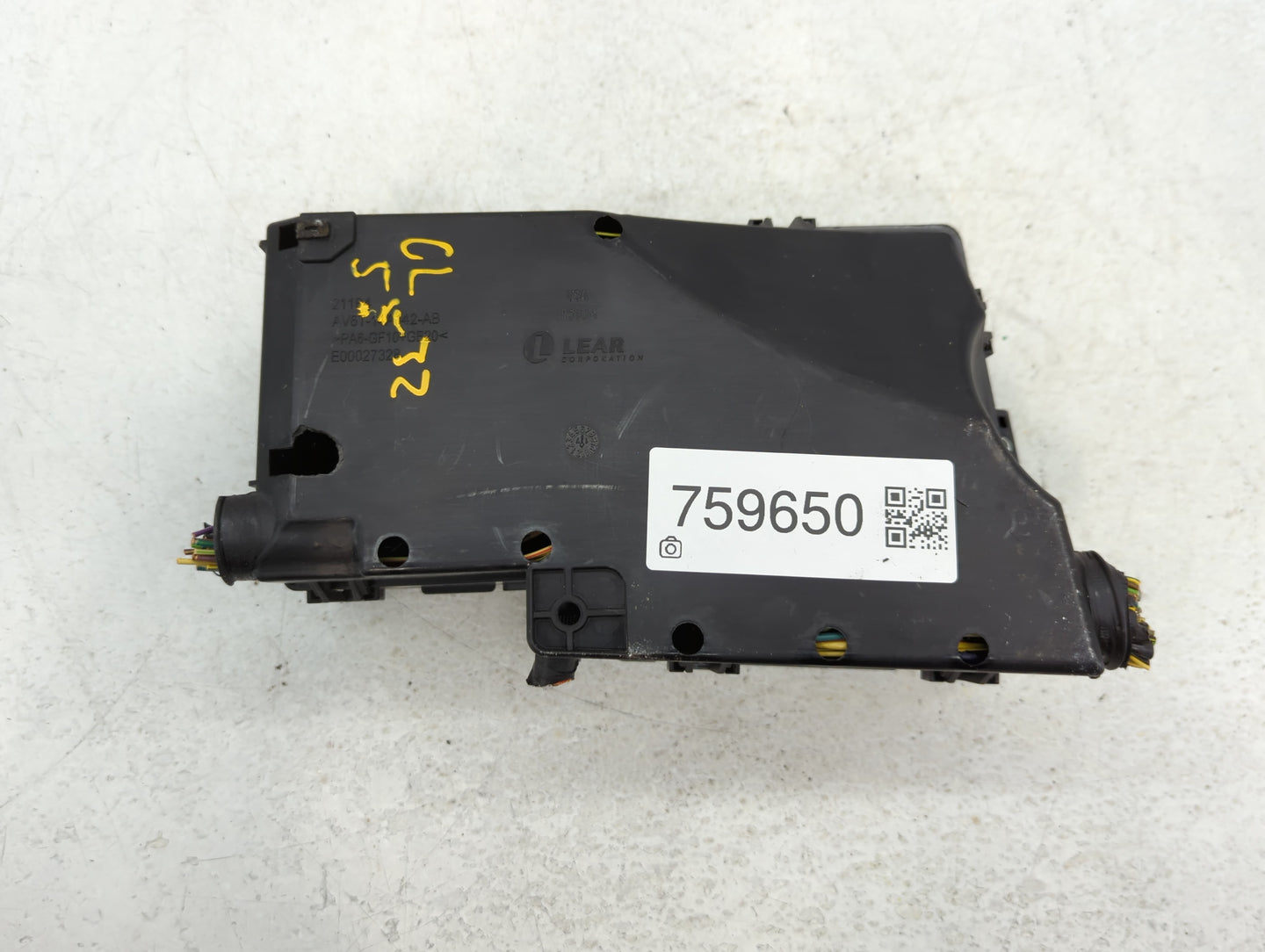 2017-2018 Ford Focus Fusebox Fuse Box Panel Relay Module P/N:E02345500 AV6T-14A067-AD Fits Fits 2017 2018 OEM Used Auto Part