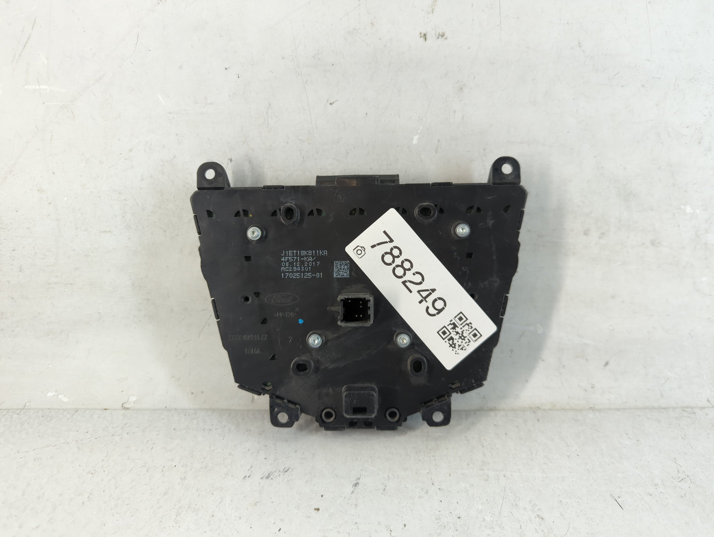 2015-2018 Ford Focus Radio AM FM Cd Player Receiver Replacement P/N:17025125-01 J1ET18K811KA Fits Fits 2015 2016 2017 2018 2
