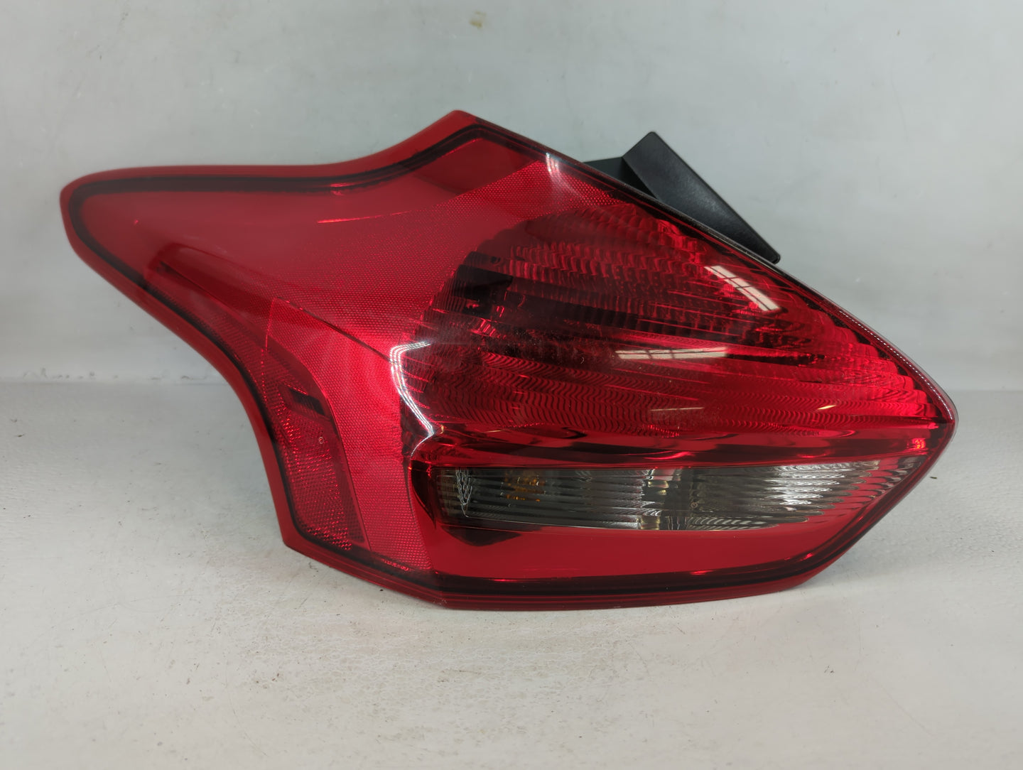 2015-2018 Ford Focus Tail Light Assembly Driver Left OEM P/N:F1EB-13405-GJ Fits Fits 2015 2016 2017 2018 OEM Used Auto Parts