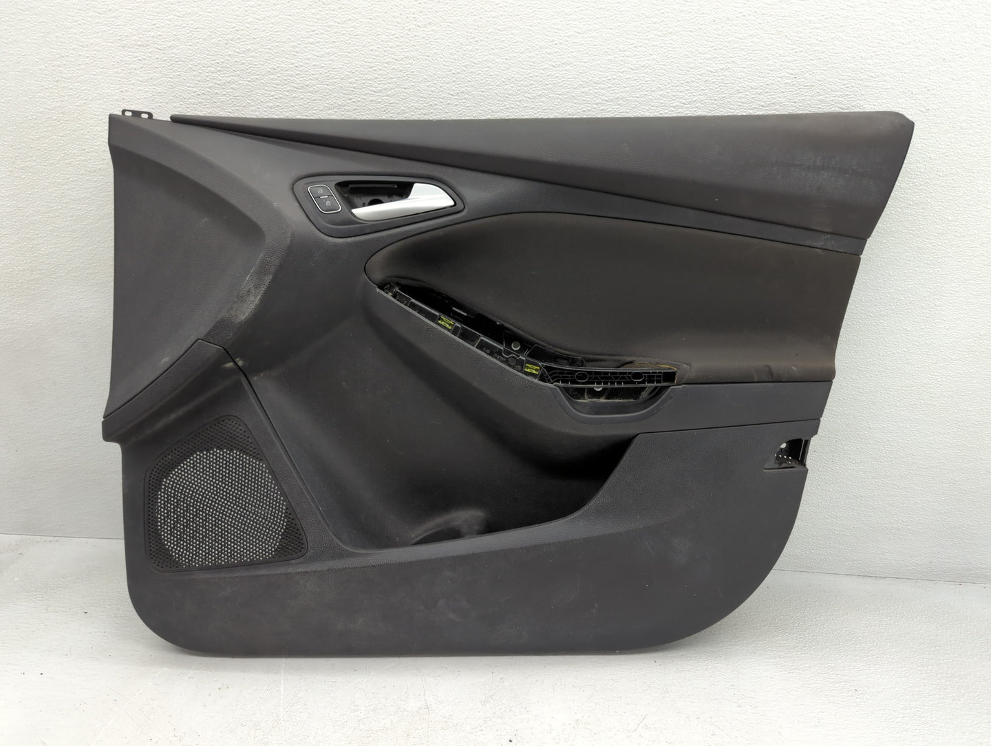 2018 Ford Focus Front Right Passenger Interior Door Panel Trim - Oemusedautoparts1.com