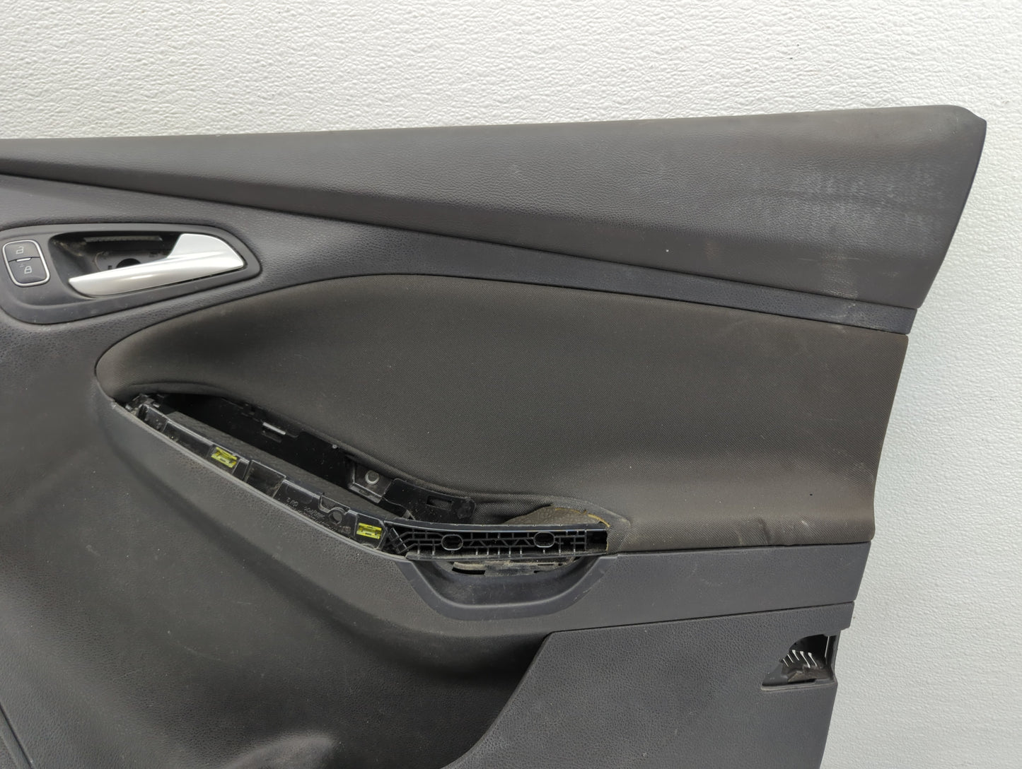 2018 Ford Focus Front Right Passenger Interior Door Panel Trim - Oemusedautoparts1.com