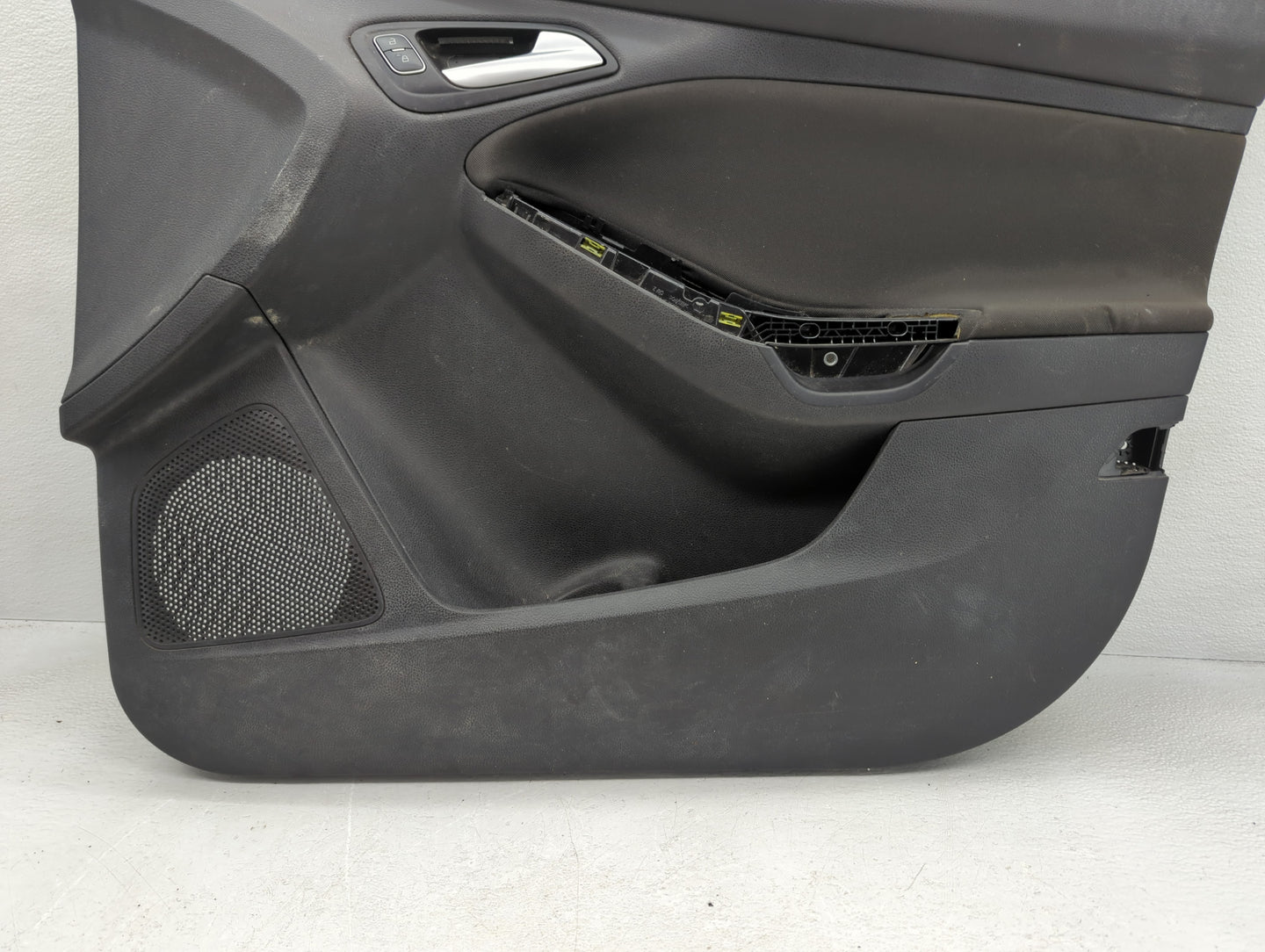 2018 Ford Focus Front Right Passenger Interior Door Panel Trim - Oemusedautoparts1.com