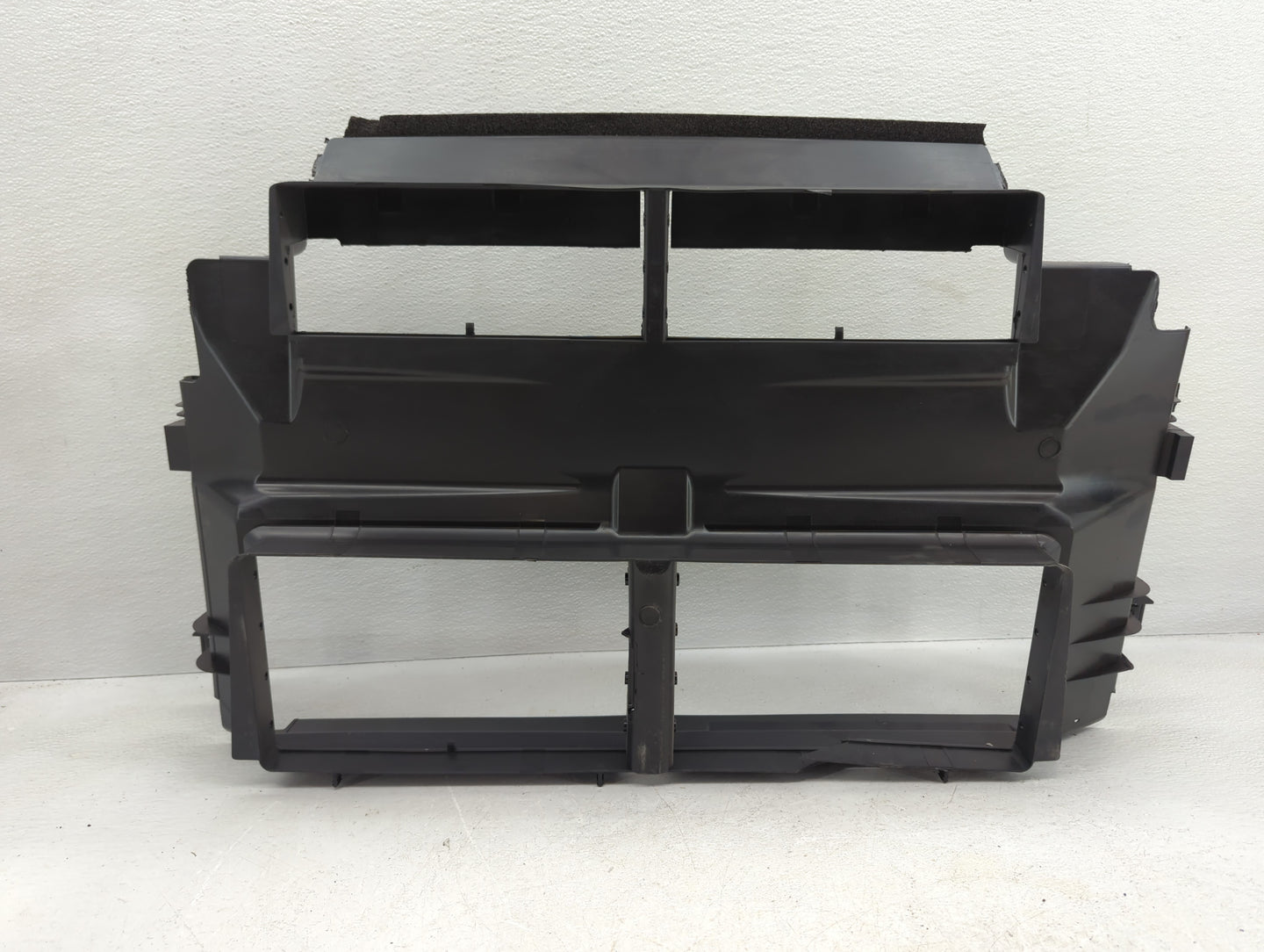 2018 Ford Focus Air Shutter/radiator Shutter Oem - Oemusedautoparts1.com