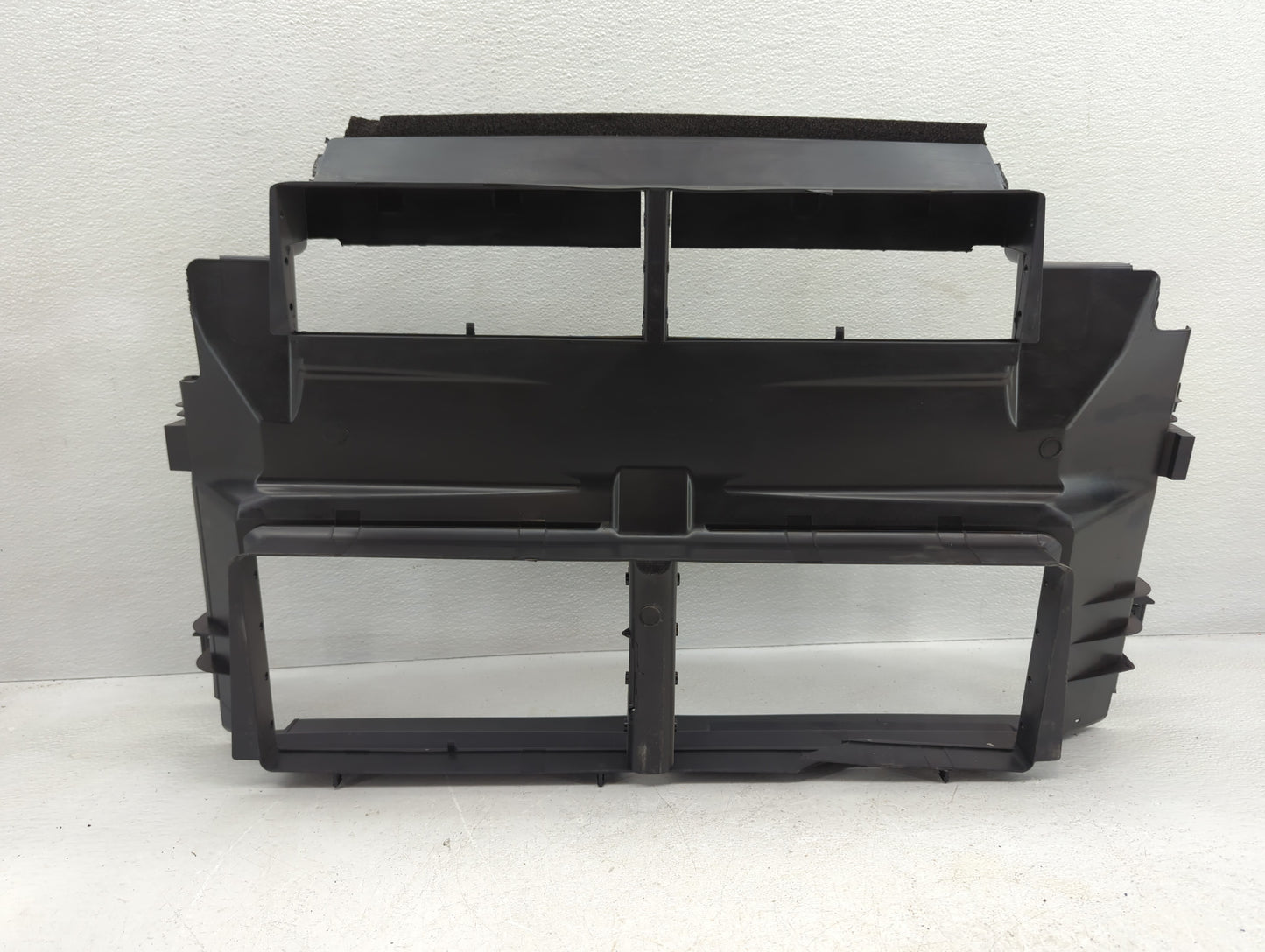 2018 Ford Focus Air Shutter/radiator Shutter Oem - Oemusedautoparts1.com