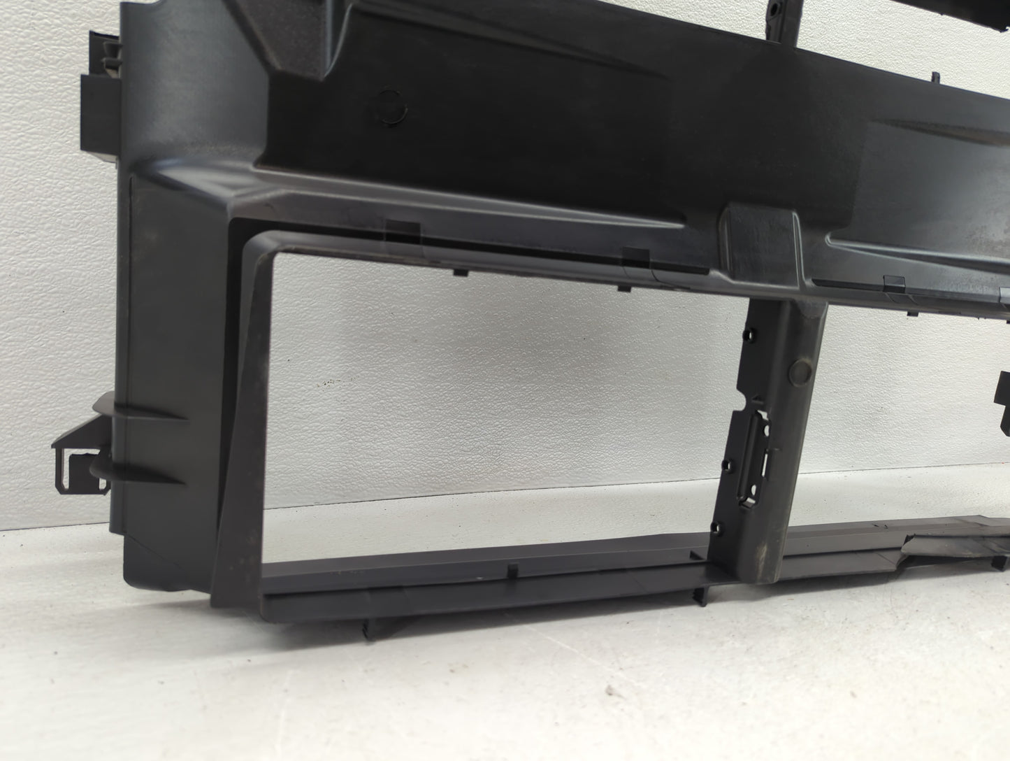 2018 Ford Focus Air Shutter/radiator Shutter Oem - Oemusedautoparts1.com