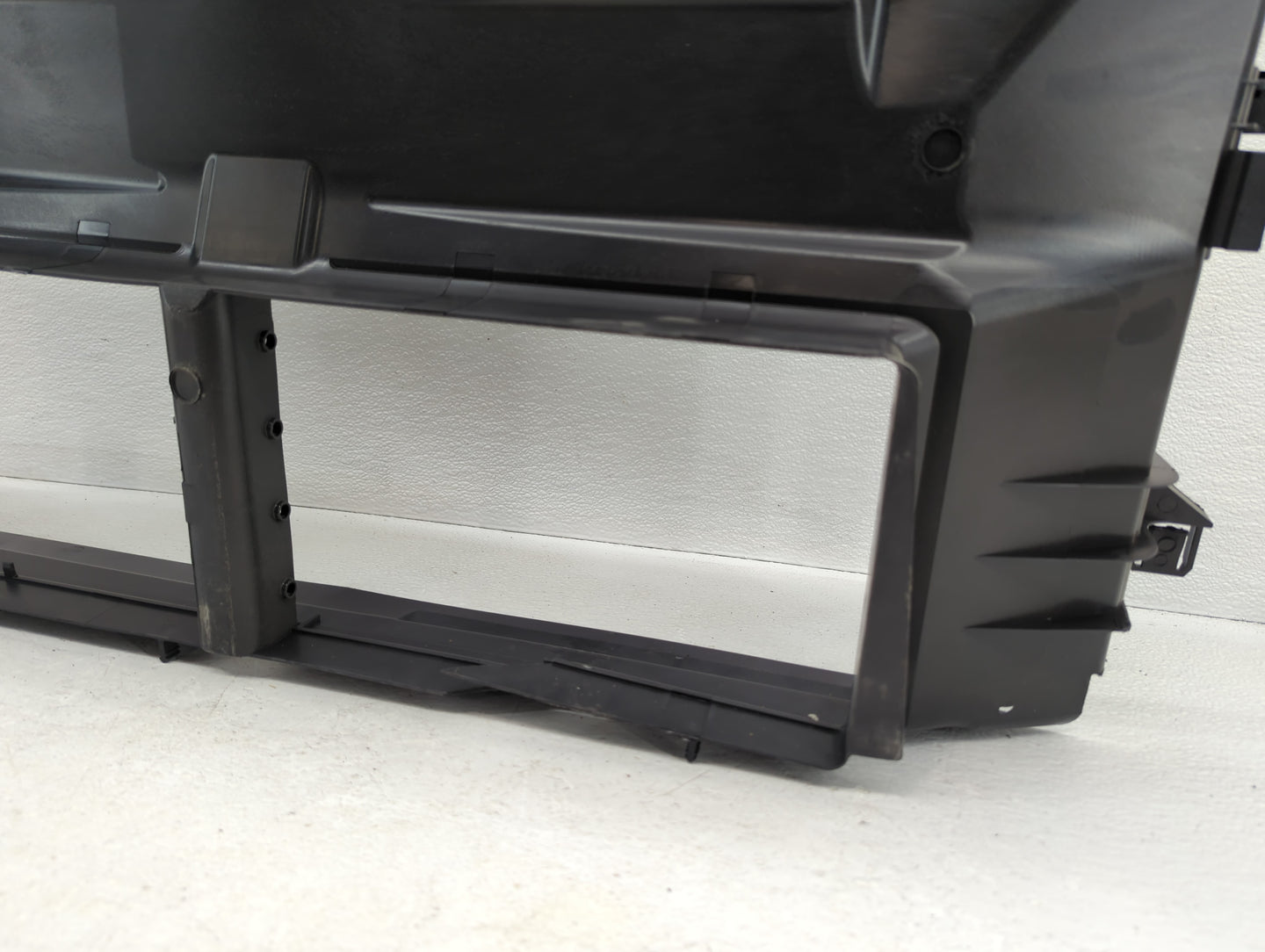 2018 Ford Focus Air Shutter/radiator Shutter Oem - Oemusedautoparts1.com
