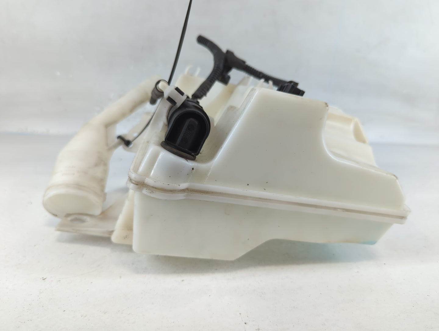 2012-2018 Ford Focus Windshield Washer Fluid Reservoir Bottle Oem - Oemusedautoparts1.com
