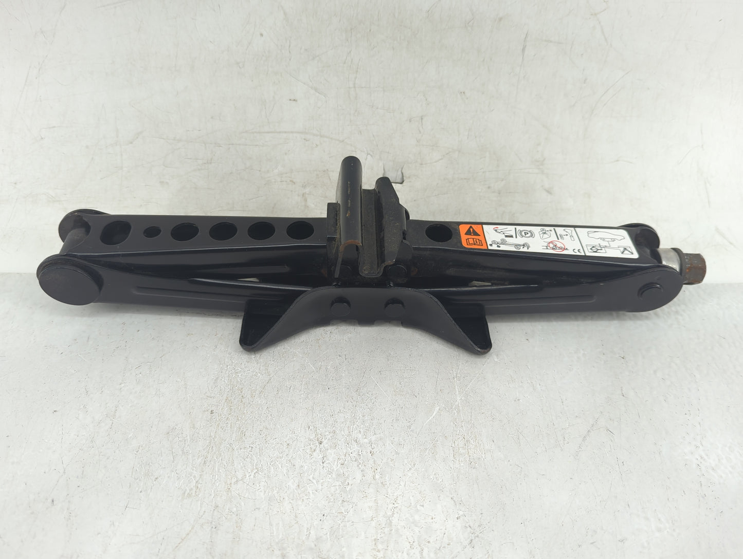 2018 Ford Focus Spare Scissor Car Jack Black - Oemusedautoparts1.com
