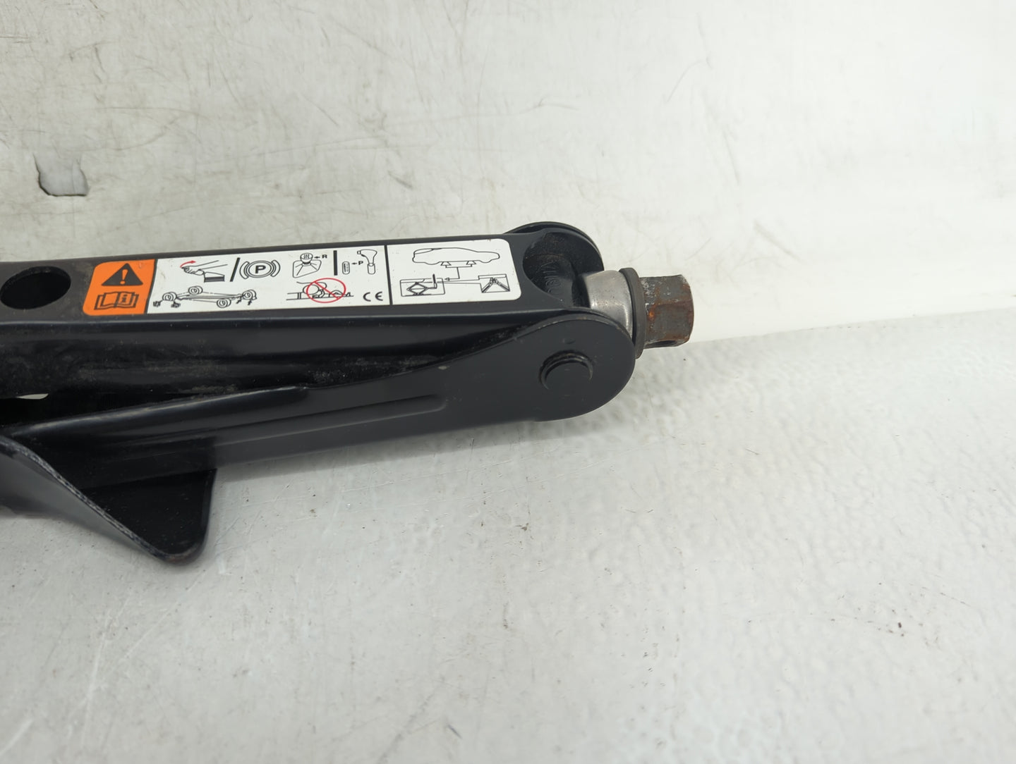 2018 Ford Focus Spare Scissor Car Jack Black - Oemusedautoparts1.com